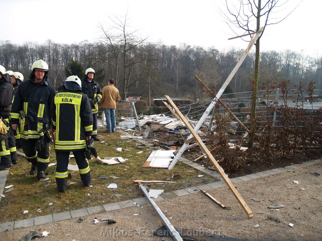 Gartenhaus in Koeln Vingst Nobelstr explodiert   P061.JPG